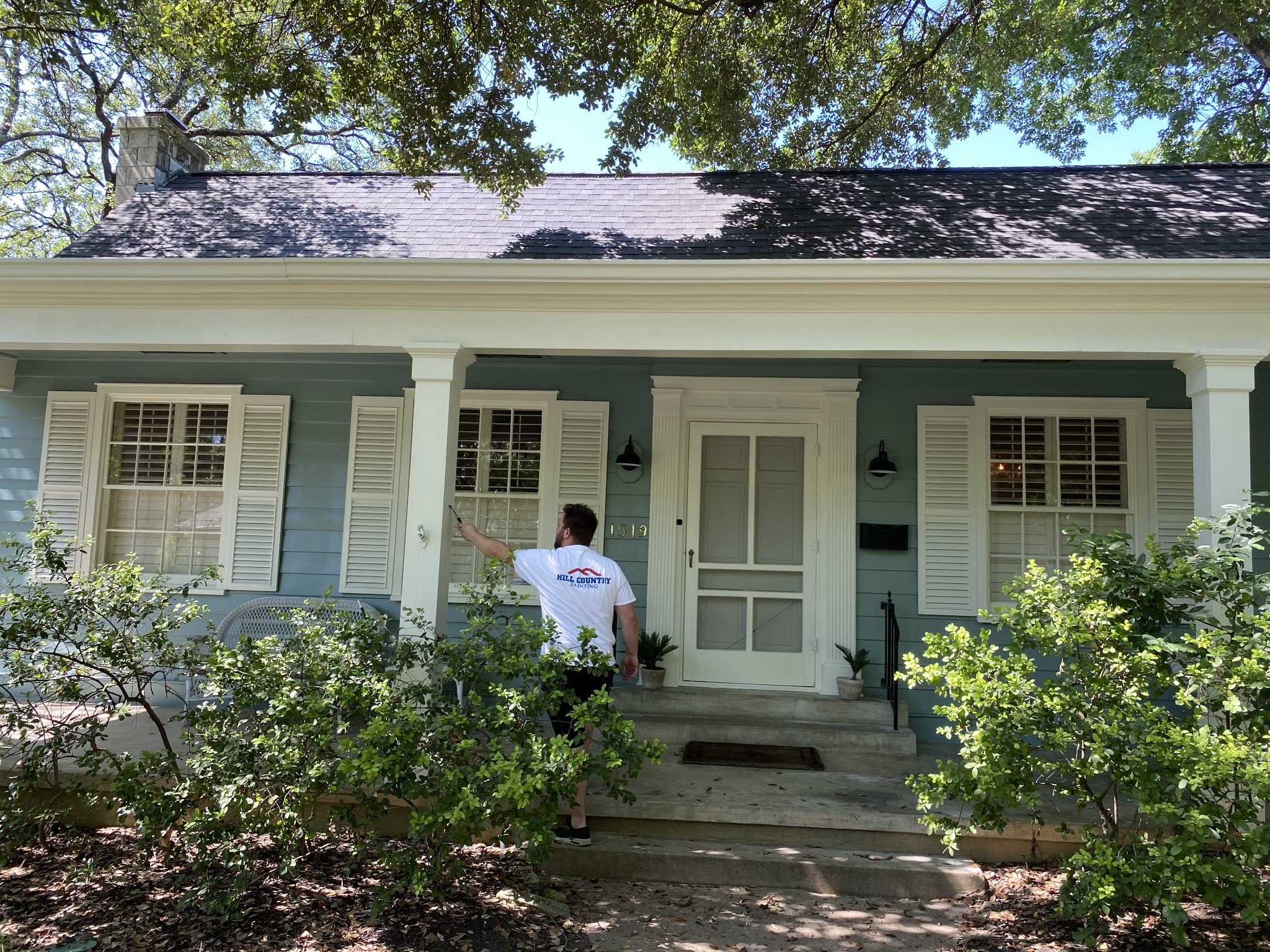 Hill Country Painting professional painter at work on Austin home